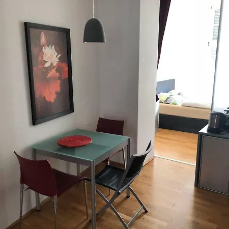 Ferienwohnung mitten in Wiesbaden Exterior foto