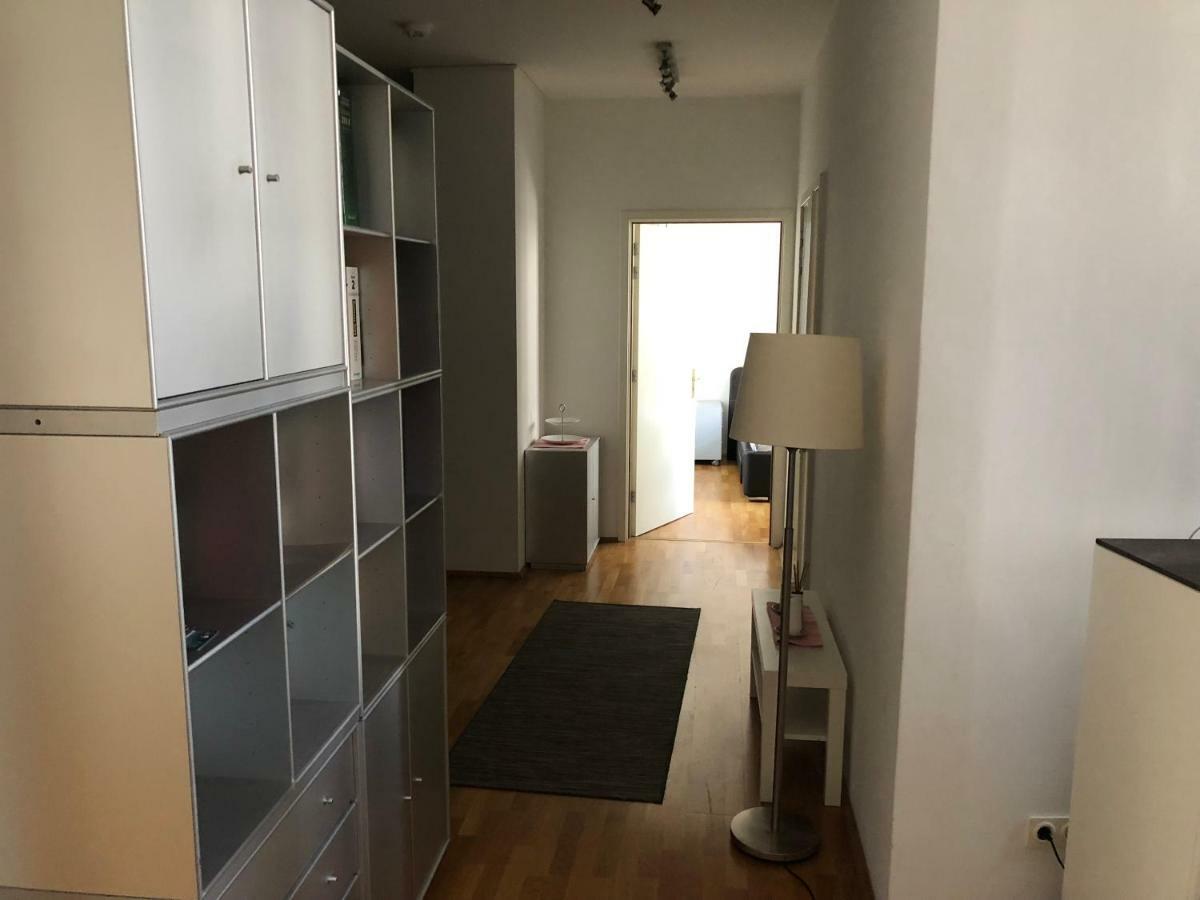 Mitten In Apartment *